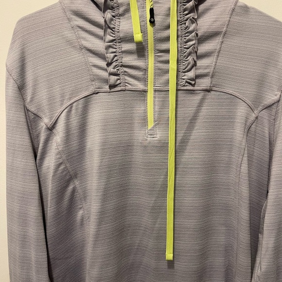 Mondetta. Woman’s XL light grey activewear pullover with zipper brand Mondetta - Picture 2 of 7